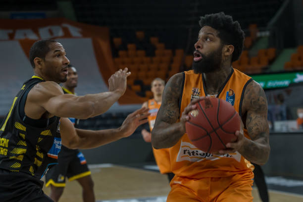 对方防守的 对方防守的