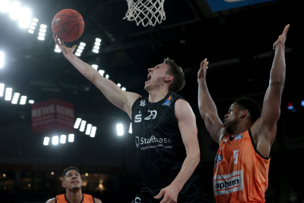 一边赶赛程 一边赶赛程